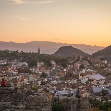 Urban Exec With Free Gym Pass, Full Office Setup And Designated Parking Space Appartement *