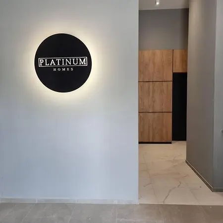 Lejlighed Urban Exec With Free Gym Pass And Full Office Setup Plovdiv