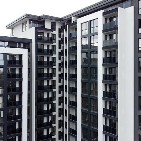 Apartment Urban Exec With Free Gym Pass And Full Office Setup Plowdiw