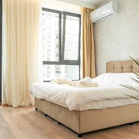 Urban Exec With Free Gym Pass, Full Office Setup And Designated Parking Space 아파트 플로브디프