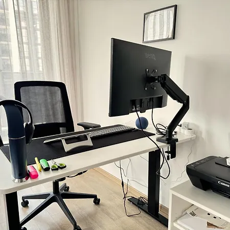 아파트 Urban Exec With Free Gym Pass, Full Office Setup And Designated Parking Space 플로브디프