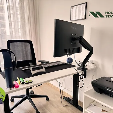 Urban Exec With Free Gym Pass And Full Office Setup Lejlighed *