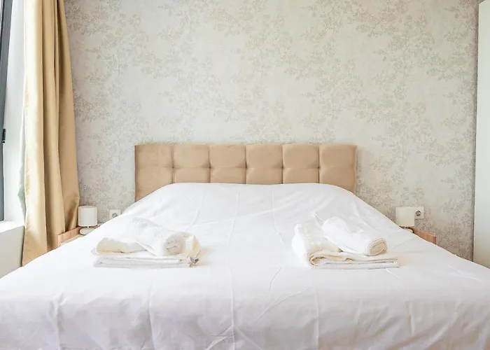 Apartament Urban Exec With Free Gym Pass, Full Office Setup And Designated Parking Space *