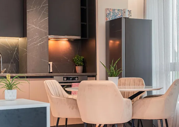 Urban Exec With Free Gym Pass, Full Office Setup And Designated Parking Space Apartament