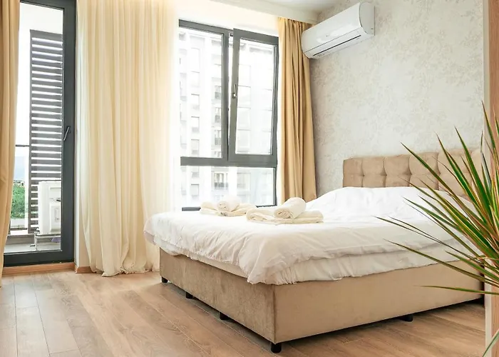 Urban Exec With Free Gym Pass, Full Office Setup And Designated Parking Space Apartament Płowdiw