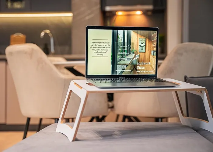 Urban Exec With Free Gym Pass, Full Office Setup And Designated Parking Space Apartament